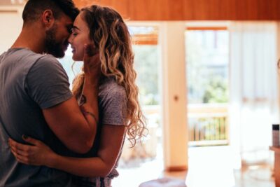 como saber si una mujer tiene novio